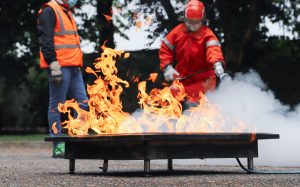 Brandklasse B Folie installatie in bouwproject met brandwerende beschermingslagen